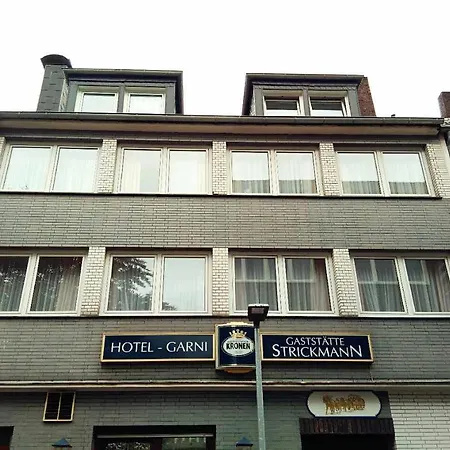 Yans Hotel *