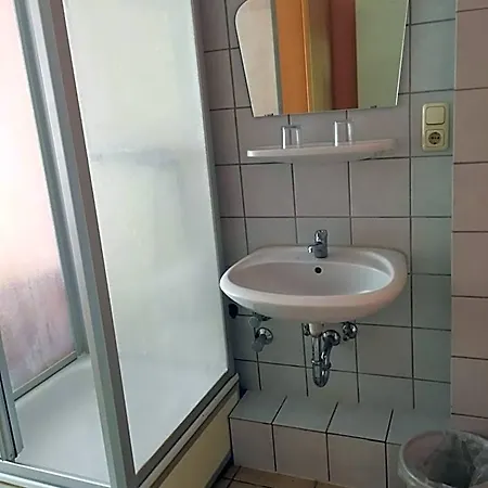 Отель Yans *